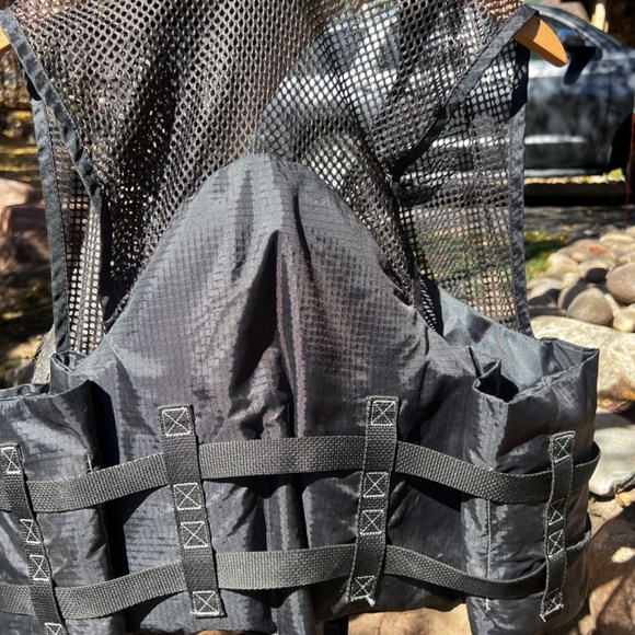 Fly Fishing Floatation Vest - Picture 2 of 3
